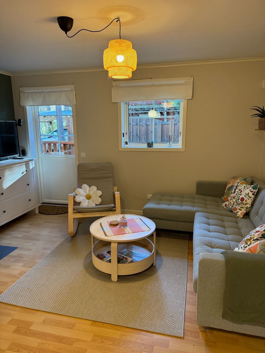 Blåbärhus – Wohnzimmer mit Sofaecke